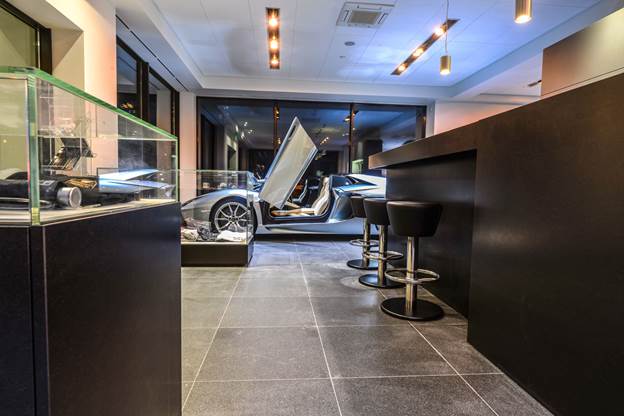 В «Сити» открыли салон с Lamborghini